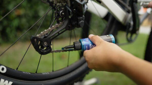 Chain lube in use